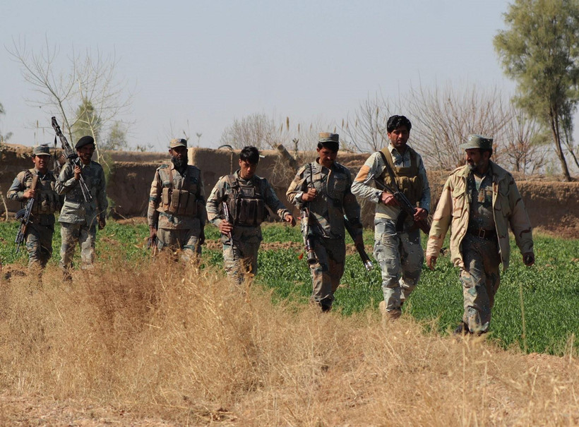 Binh sỹ Afghanistan trong chiến dịch truy quét phiến quân tại tỉnh Helmand. (Ảnh: THX/TTXVN)