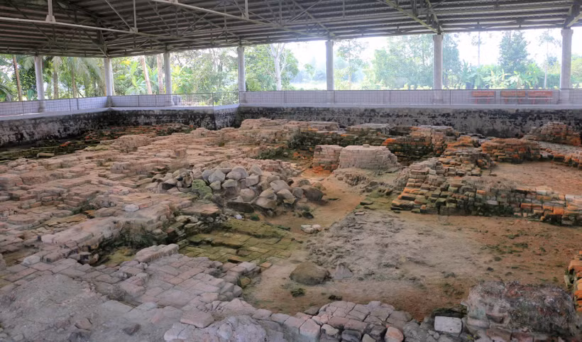 Di tích Gò Cây Thị B (nằm trong Khu di tích khảo cổ Óc Eo - Ba Thê) được tập trung tu bổ, hoàn thiện hệ thống bảng thuyết minh, chỉnh trang cảnh quan. (Ảnh: Công Mạo/TTXVN)