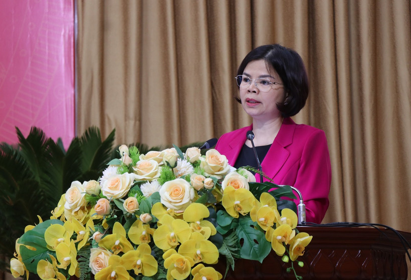 Phó Bí thư Thường trực Tỉnh ủy, Chủ tịch Hội đồng Nhân dân tỉnh Bắc Ninh Nguyễn Hương Giang phát biểu tại Hội thảo. (Ảnh: Thanh Thương/TTXVN)