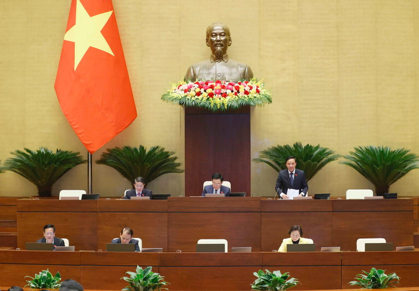 Phó Chủ tịch Quốc hội Nguyễn Khắc Định điều hành nội dung phiên họp. (Ảnh: Doãn Tấn/TTXVN)