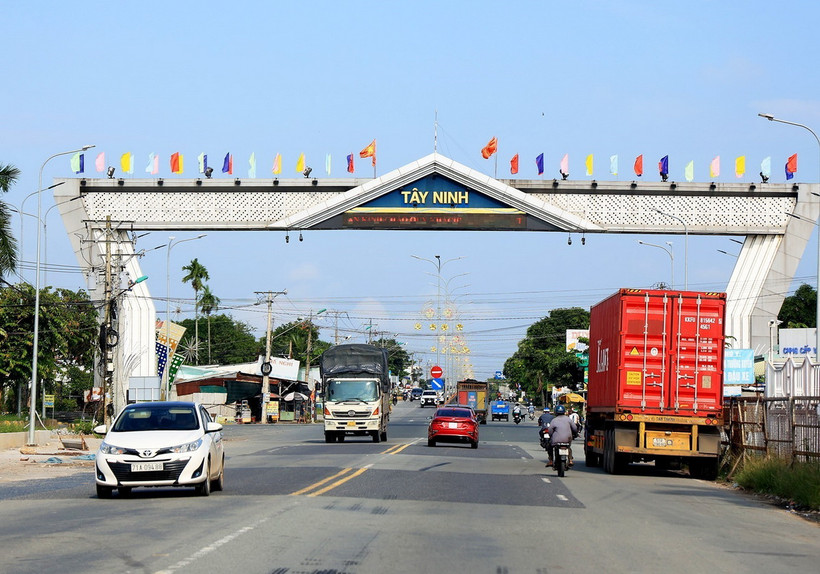 Quốc lộ 22, đoạn qua huyện Trảng Bàng, cửa ngõ vào tỉnh Tây Ninh từ Thành phố Hồ Chí Minh. (Ảnh: Hồng Đạt/TTXVN)