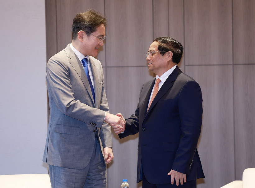 Thủ tướng Phạm Minh Chính tiếp Chủ tịch Tập đoàn Samsung Lee Jae Yong. (Ảnh: Dương Giang/TTXVN)