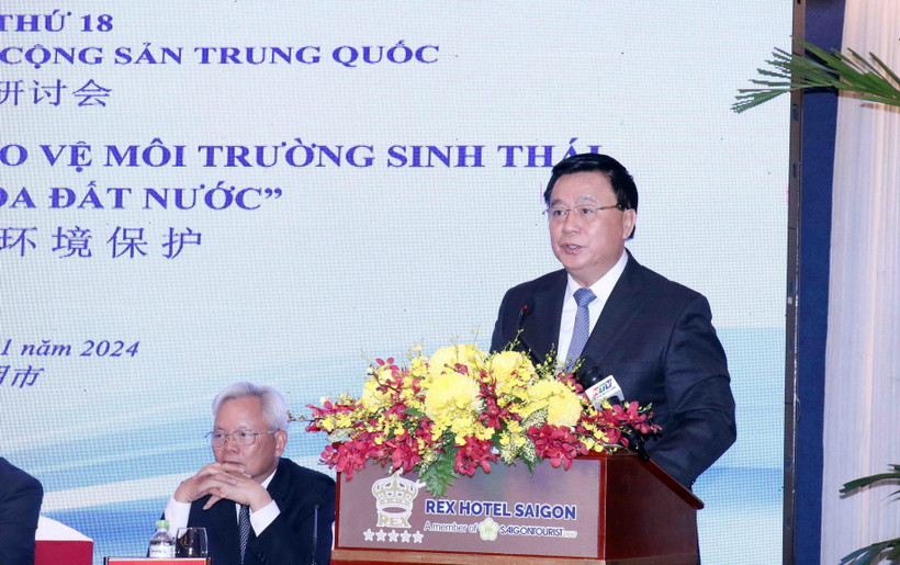 Ông Nguyễn Xuân Thắng, Ủy viên Bộ Chính trị, Chủ tịch Hội đồng Lý luận Trung ương, Giám đốc Học viện Chính trị Quốc gia Hồ Chí Minh phát biểu đề dẫn hội thảo. (Ảnh: Xuân Khu/TTXVN)