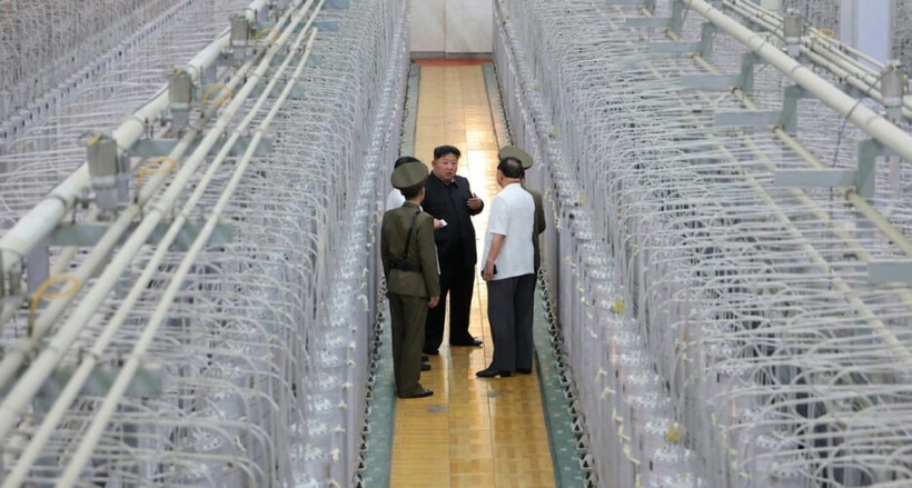Nhà lãnh đạo Triều Tiên Kim Jong-un thăm Viện Vũ khí Hạt nhân và cơ sở sản xuất 'vật liệu hạt nhân cấp độ vũ khí.' (Nguồn: Rodong Sinmun)