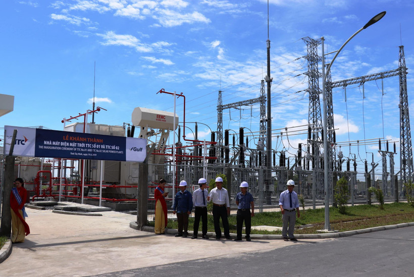 Trạm biến áp của Nhà máy điện năng lượng mặt trời TTC số 2. (Ảnh: Lê Đức Hoảnh/TTXVN)