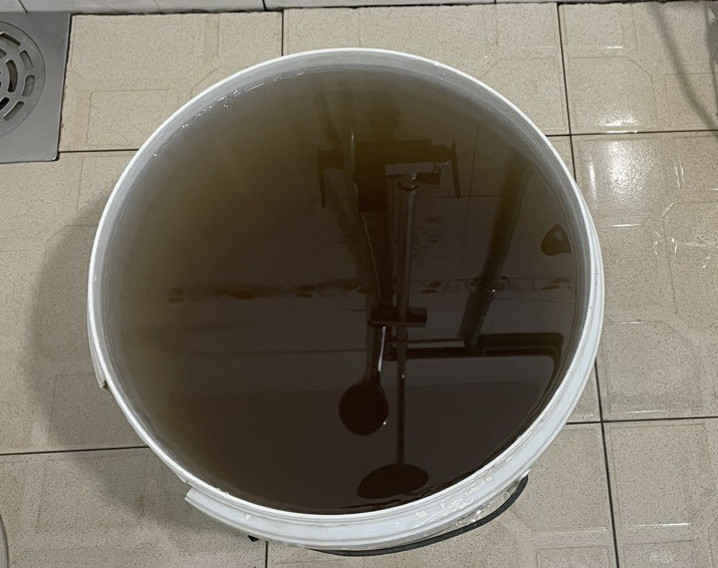 Nước máy ở thành phố Đồng Xoài bẩn đục, đổi màu ngày 9/2, tức ngày 30 Tết. (Ảnh: TTXVN phát)