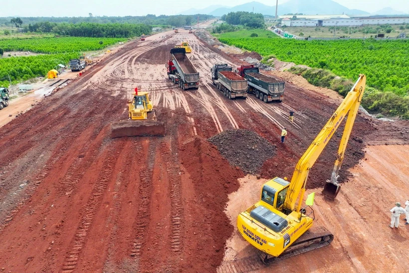 Gói tín dụng 500.000 tỷ đồng được kỳ vọng là cú hích mạnh mẽ cho đầu tư vào hạ tầng, công nghệ số và các lĩnh vực trọng điểm. (Ảnh minh họa: TTXVN)