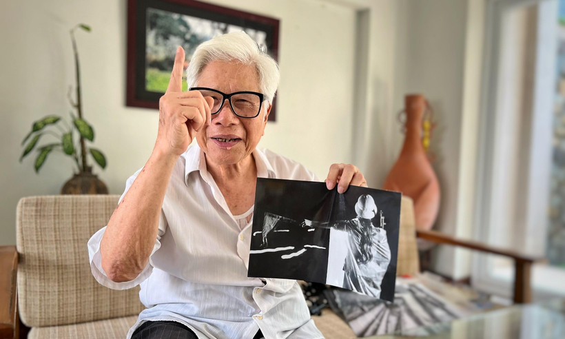 Nghệ sỹ nhiếp ảnh Đinh Quang Thành, cựu nhà báo Thông tấn xã Việt Nam được hậu bối gọi là người chép sử bằng ảnh. (Ảnh: Mai Mai/Vietnam+)