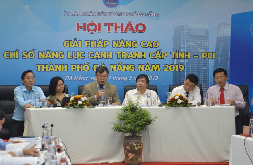 Các đại biểu trao đổi tại hội thảo. (Ảnh: Đinh Văn Nhiều/TTXVN)