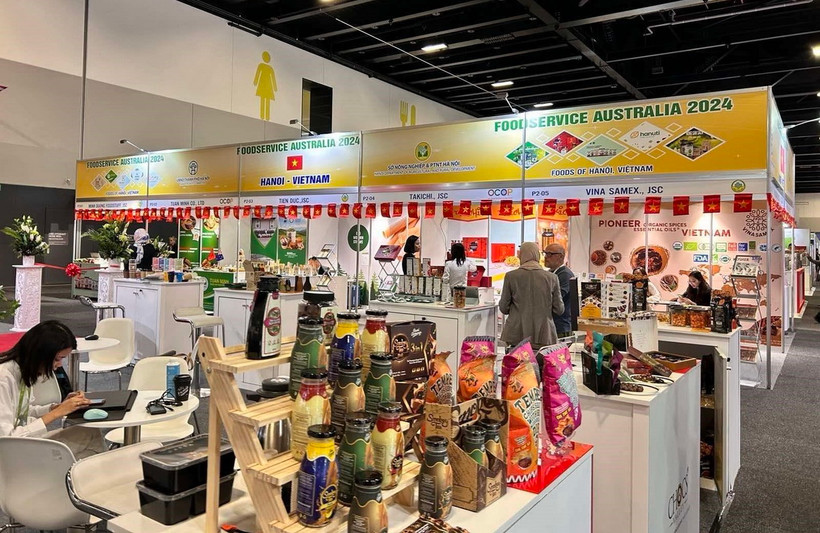 Toàn cảnh gian hàng của Thương vụ Việt Nam tại Australia và của đoàn xúc tiến thành phố Hà Nội. (Ảnh: Văn Linh/TTXVN)