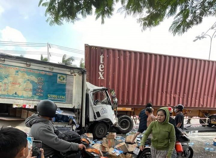 Hiện trường vụ tai nạn giao thông liên hoàn tại huyện Bàu Bàng, tỉnh Bình Dương. (Ảnh: TTXVN phát)
