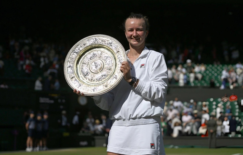 Krejcikova nhận danh hiệu vô địch đơn nữ Wimbledon 2024. (Nguồn: Getty).