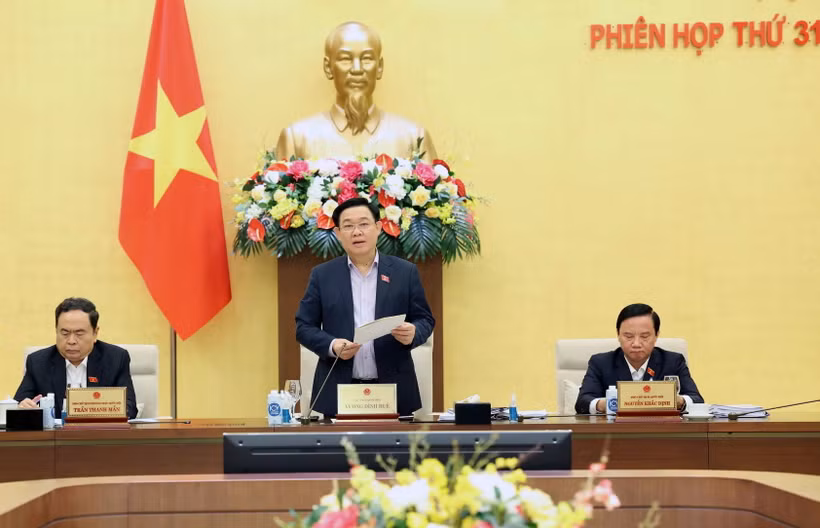 Chủ tịch Quốc hội Vương Đình Huệ phát biểu bế mạc phiên họp. (Ảnh: Nhan Sáng/TTXVN)