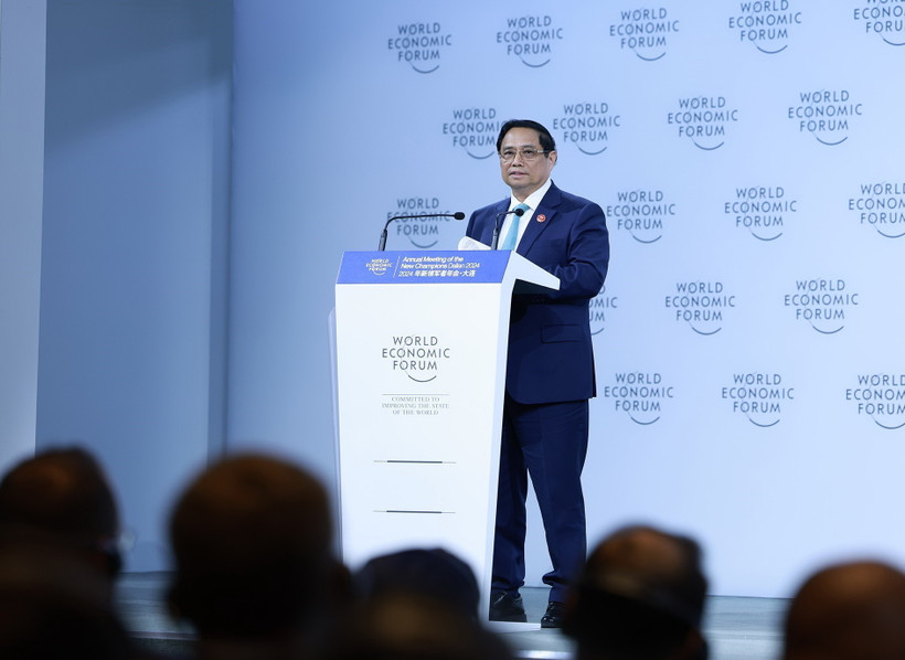 Thủ tướng Phạm Minh Chính phát biểu tại Phiên toàn thể Hội nghị thường niên các nhà tiên phong lần thứ 15 của WEF. (Ảnh: Dương Giang/TTXVN)