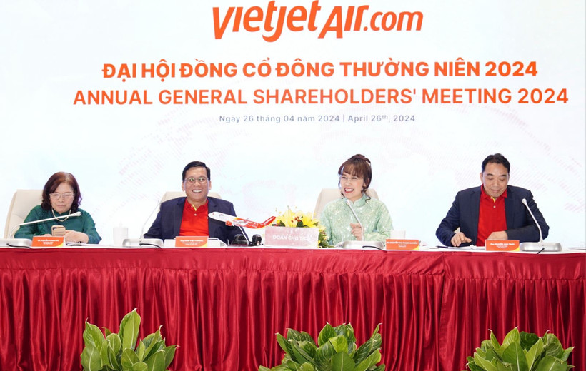 Đoàn chủ tịch Đại hội cổ đông Vietjet. (Ảnh: PV/Vietnam+)