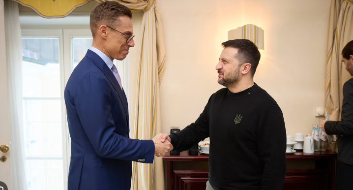 Tổng thống Phần Lan Alexander Stubb đã thăm Ukraine và cùng người đồng cấp nước chủ nhà, ông Volodymyr Zelensky. (Nguồn: Yle)