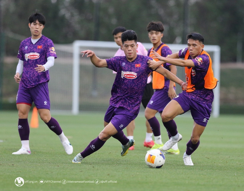 Các cầu thủ U23 Việt Nam tập luyện. (Ảnh VFF/TTXVN)