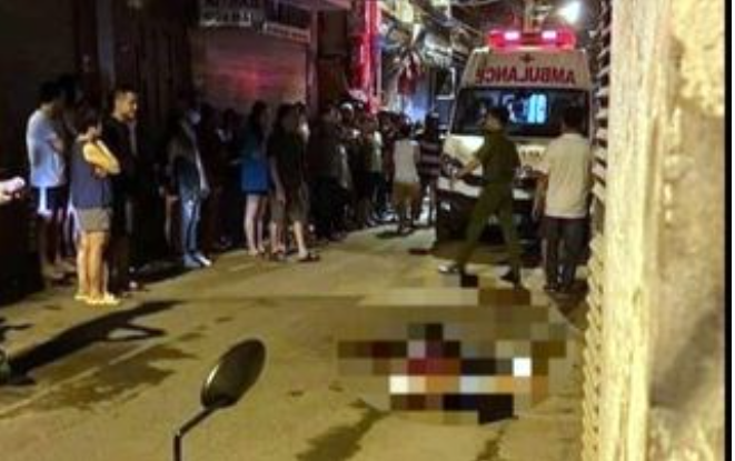 Hiện trường vụ án người đàn ông bị đâm tử vong trên phố Cự Lộc. (Ảnh: Công an cung cấp)