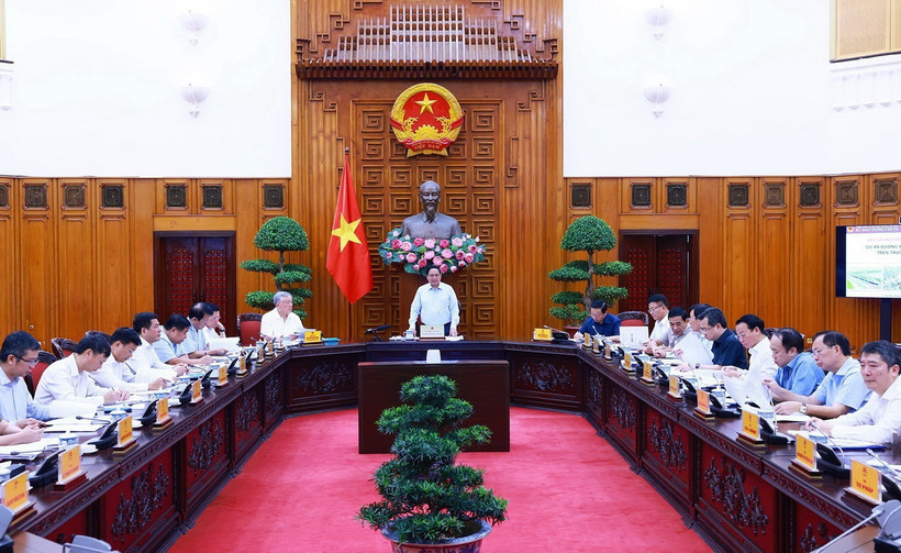 Thủ tướng Phạm Minh Chính chủ trì cuộc họp của Thường trực Chính phủ về chủ trương đầu tư Dự án Đường sắt tốc độ cao trên trục Bắc-Nam. (Ảnh: Dương Giang/TTXVN)