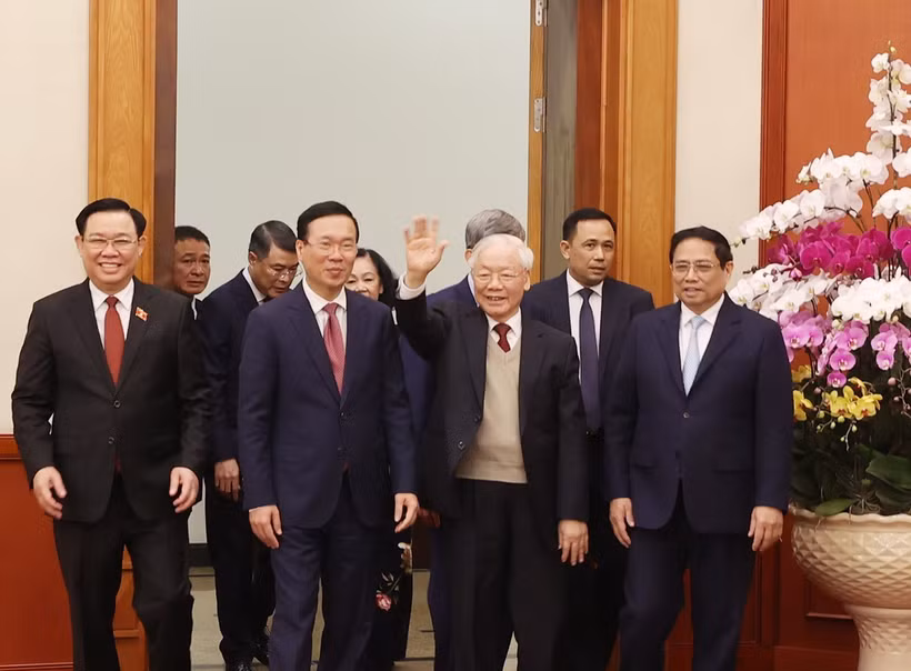 Tổng Bí thư Nguyễn Phú Trọng cùng các lãnh đạo và nguyên lãnh đạo Đảng, Nhà nước dự chúc Tết. (Ảnh: Trí Dũng/TTXVN)