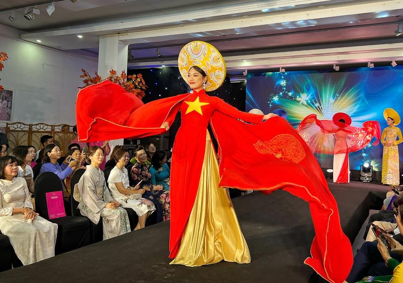 Lễ hội Áo dài du lịch Hà Nội 2024 sẽ quy tụ các thương hiệu áo dài 3 miền. (Ảnh minh họa: Mai Mai/Vietnam+)