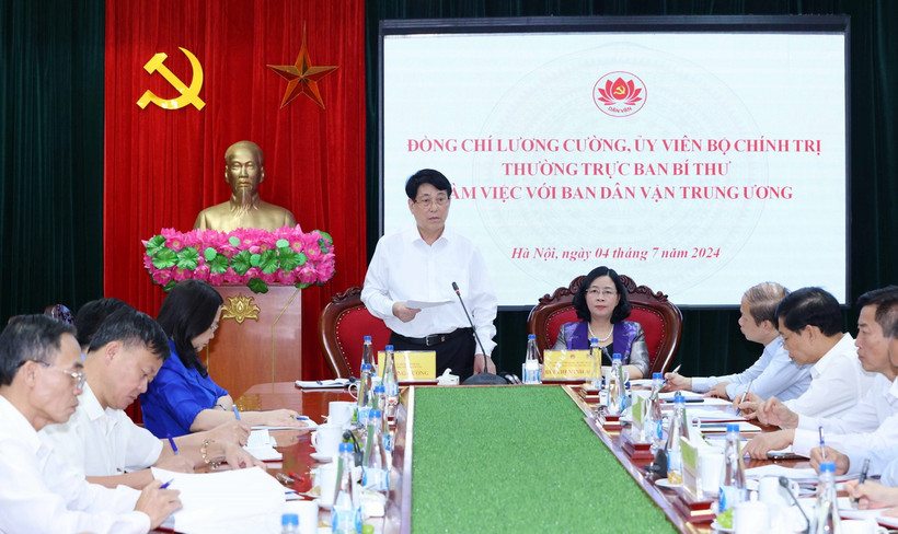 Ông Lương Cường, Uỷ viên Bộ Chính trị, Thường trực Ban Bí thư phát biểu chỉ đạo buổi làm việc. (Ảnh: Phương Hoa/TTXVN)