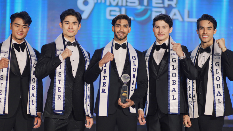 Á vương 4 Lê Hữu Đạt (ngoài cùng bên trái) tại chung kết Mister Global 2023. (Ảnh: BTC)