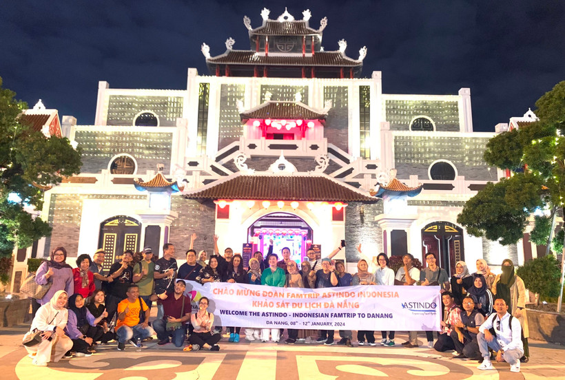 Đoàn famtrip Indonesia khảo sát điểm đến ở Đà Nẵng. (Ảnh: CTV/Vietnam+)