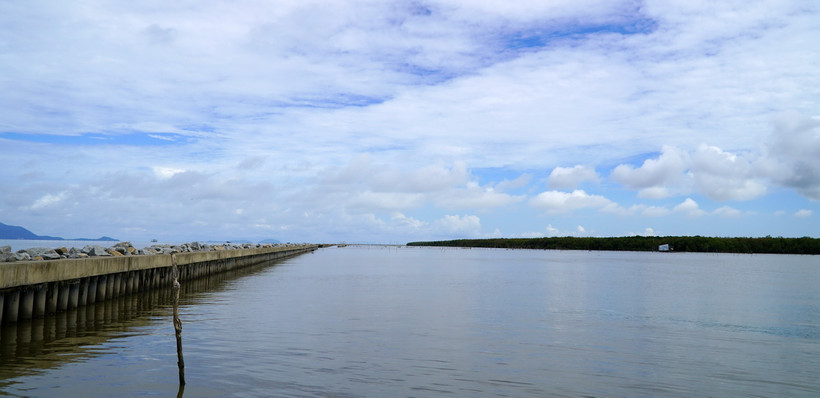 Công trình kè ven biển xã Thuận Hòa, huyện An Minh, tỉnh Kiên Giang. (Ảnh: Văn Sĩ/TTXVN)