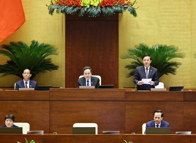 Phó Chủ tịch Quốc hội Nguyễn Khắc Định điều hành phiên họp. (Ảnh: Minh Đức/TTXVN)