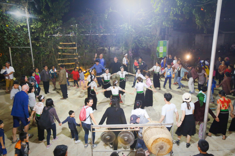 Văn hóa xòe đã trở thành món ăn tinh thần không thể thiếu và găm sâu vào tiềm thức bao thế hệ đồng bào người Thái. (Ảnh: CTV/Vietnam+)