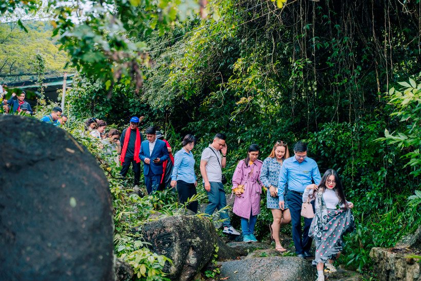 Du lịch Việt phục vụ lượng khách lớn dịp Tết Nguyên Đán. (Ảnh: Mai Mai/Vietnam+)