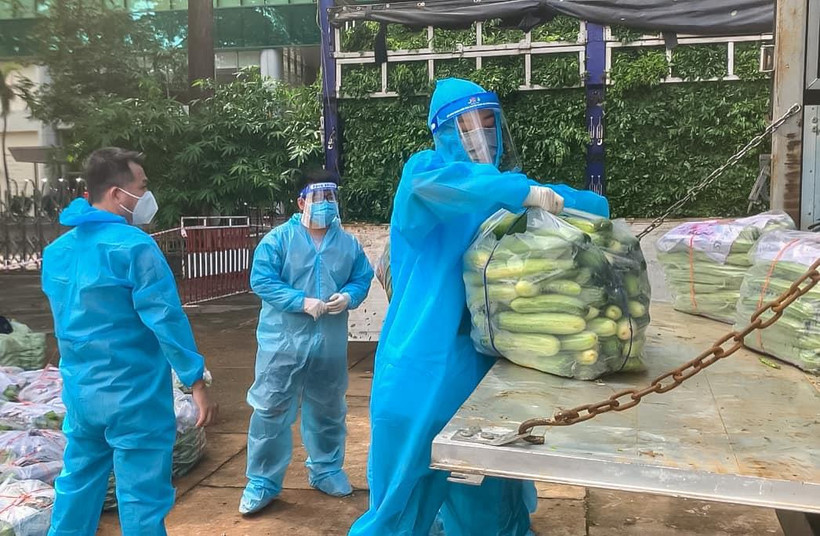 Những ‘Chuyến xe thực phẩm 0 đồng’ ấm áp nghĩa tình. (Ảnh: CTV/Vietnam+)