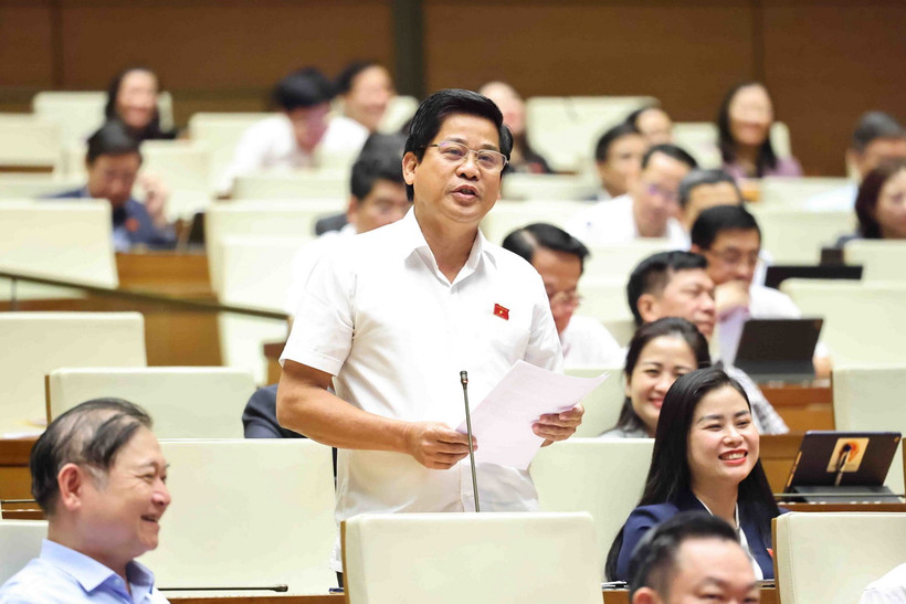 Đại biểu Quốc hội tỉnh Quảng Nam Dương Văn Phước phát biểu. (Ảnh: Minh Đức/TTXVN)