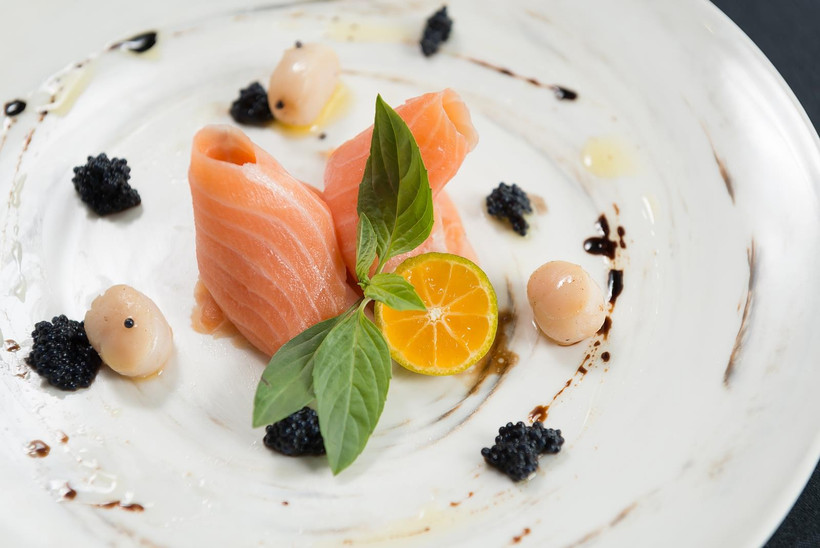 Món Âu sẽ được phục vụ trên du thuyền Paradise Elegance. (Ảnh: CTV/Vietnam+)