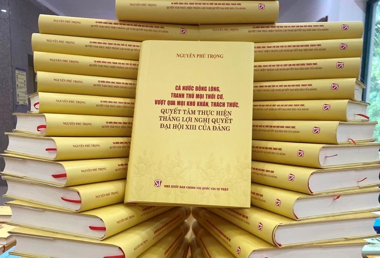 Cuốn sách 'Cả nước đồng lòng, tranh thủ mọi thời cơ, vượt qua mọi khó khăn, thách thức, quyết tâm thực hiện thắng lợi Nghị quyết Đại hội XIII của Đảng.'