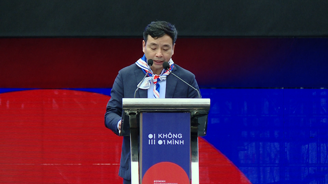 Generaal-majoor Le Xuan Minh, directeur van de afdeling Cyberbeveiliging en Preventie en Bestrijding van Hightechcriminaliteit van het Ministerie van Openbare Veiligheid, hield de openingstoespraak op het online veiligheidsfestival  khong-mot-minh4.png