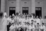 Chủ tịch Hồ Chí Minh rất coi trọng vai trò của báo chí, triệt để sử dụng báo chí và coi đây là một vũ khí sắc bén của cách mạng. Đối với người làm báo, Bác cho rằng “Cán bộ báo chí cũng là chiến sỹ cách mạng. Cây bút, trang giấy là vũ khí sắc bén của họ". Bác dạy các thế hệ người làm báo về nhiệm vụ của báo chí “Phục vụ nhân dân, phục vụ cách mạng.” (Ảnh: TTXVN)