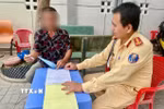 Người đàn ông điều khiển xe máy biển số: 70B1-578.XX tên Huỳnh Văn L., sinh năm 1973, ngụ Khu phố 4, phường Long Hoa làm việc tại cơ quan Công an. (Ảnh: TTXVN phát)