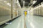 Kỹ thuật viên làm việc tại một cơ sở hạt nhân của Iran. (Ảnh: IRNA/TTXVN)