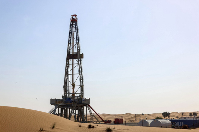 (Tư liệu) Một giàn khoan dầu ở Dubai, Các Tiểu vương quốc Arab thống nhất. (Ảnh: AFP/TTXVN) ttxvn_gia dau.jpg