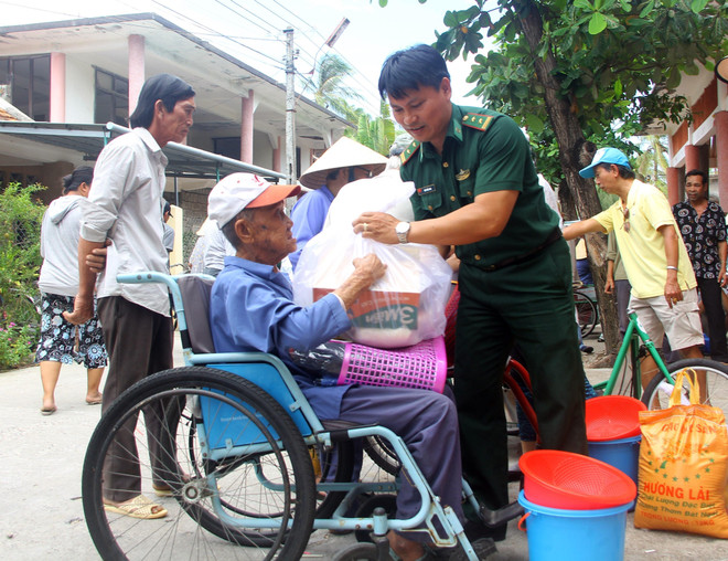 Ấm lòng tình cảm Bộ đội Biên phòng với bệnh nhân phong ở Quy Hòa ảnh 1