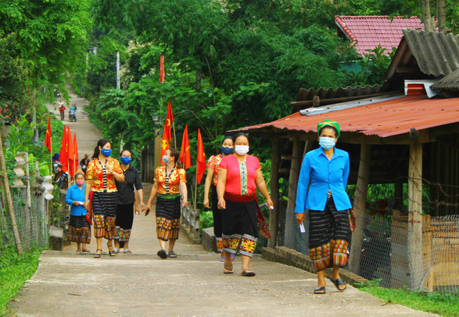 Cử tri dân tộc thiểu số Nghệ An gửi trọn niềm tin trong từng lá phiếu ảnh 1