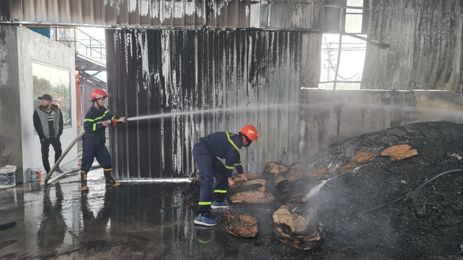 Quảng Ninh: Kịp thời dập tắt đám cháy tại Cụm công nghiệp Cẩm Thịnh ảnh 1