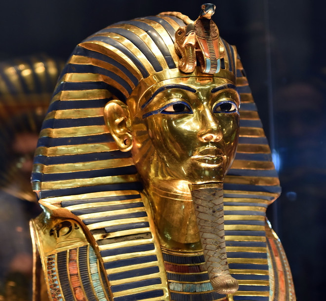  [Photo] Ai Cập trưng bày mặt nạ vàng của Pharaoh Tutankhamun ảnh 2