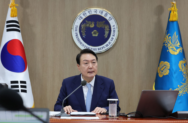 Tổng thống Hàn Quốc Yoon Suk-yeol phát biểu tại cuộc họp nội các ở Seoul ngày 8/7/2022. (Ảnh: Yonhap/TTXVN) Hàn Quốc muốn hợp tác với Mỹ phục hồi kinh tế Triều Tiên ảnh 1
