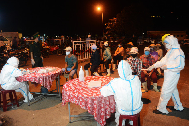 TTXVN tiếp tục hỗ trợ vật dụng bảo hộ y tế cho thành phố Đà Nẵng ảnh 2