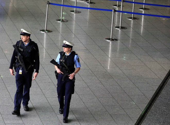 Đức: Đa số người dân lo ngại sẽ bị tấn công khủng bố trong năm 2016 ảnh 1