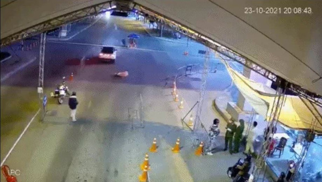 Bắt giữ đối tượng say rượu, dùng ma túy, lái xe "thông" chốt kiểm dịch ảnh 1