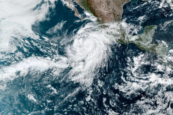 Hình ảnh vệ tinh về cơn bão Hilary. (Nguồn: NOAA) Bão Hilary tăng lên cấp 4 trước khi đổ bộ vào đất liền Mexico ảnh 1